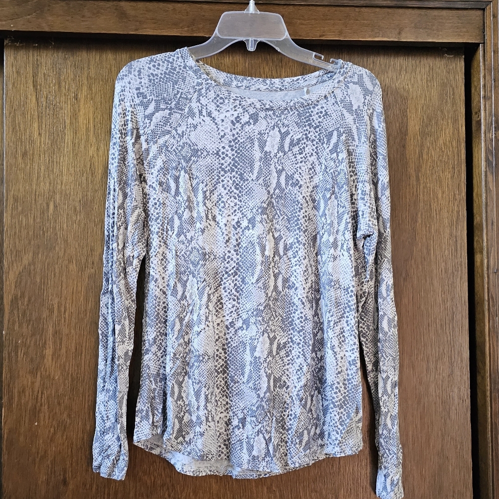 Women's long-sleeved shirt